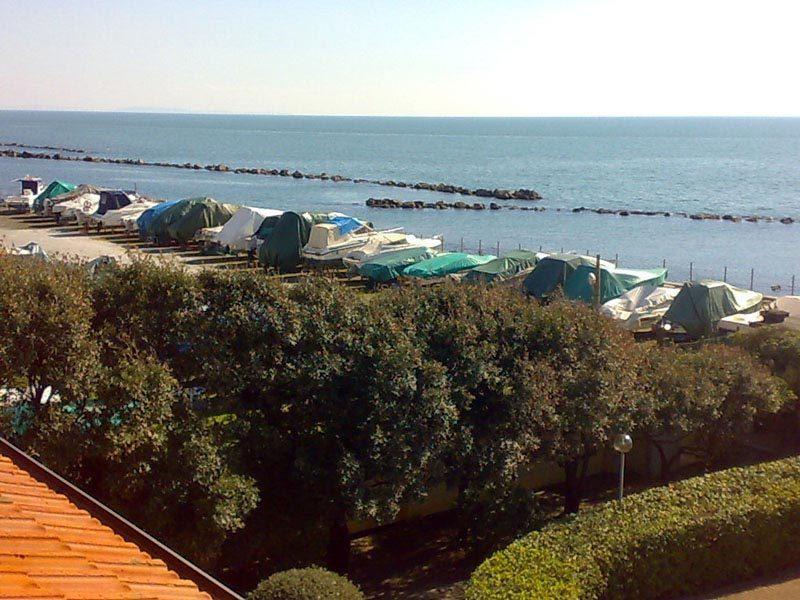 Ostello Apuano Marina Di Carrara Buitenkant foto