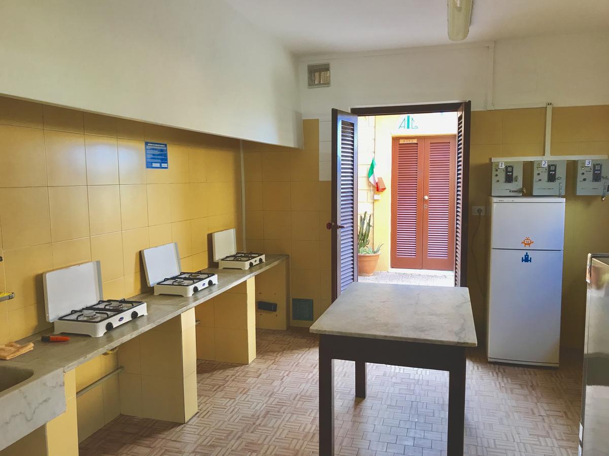 Ostello Apuano Marina Di Carrara Buitenkant foto