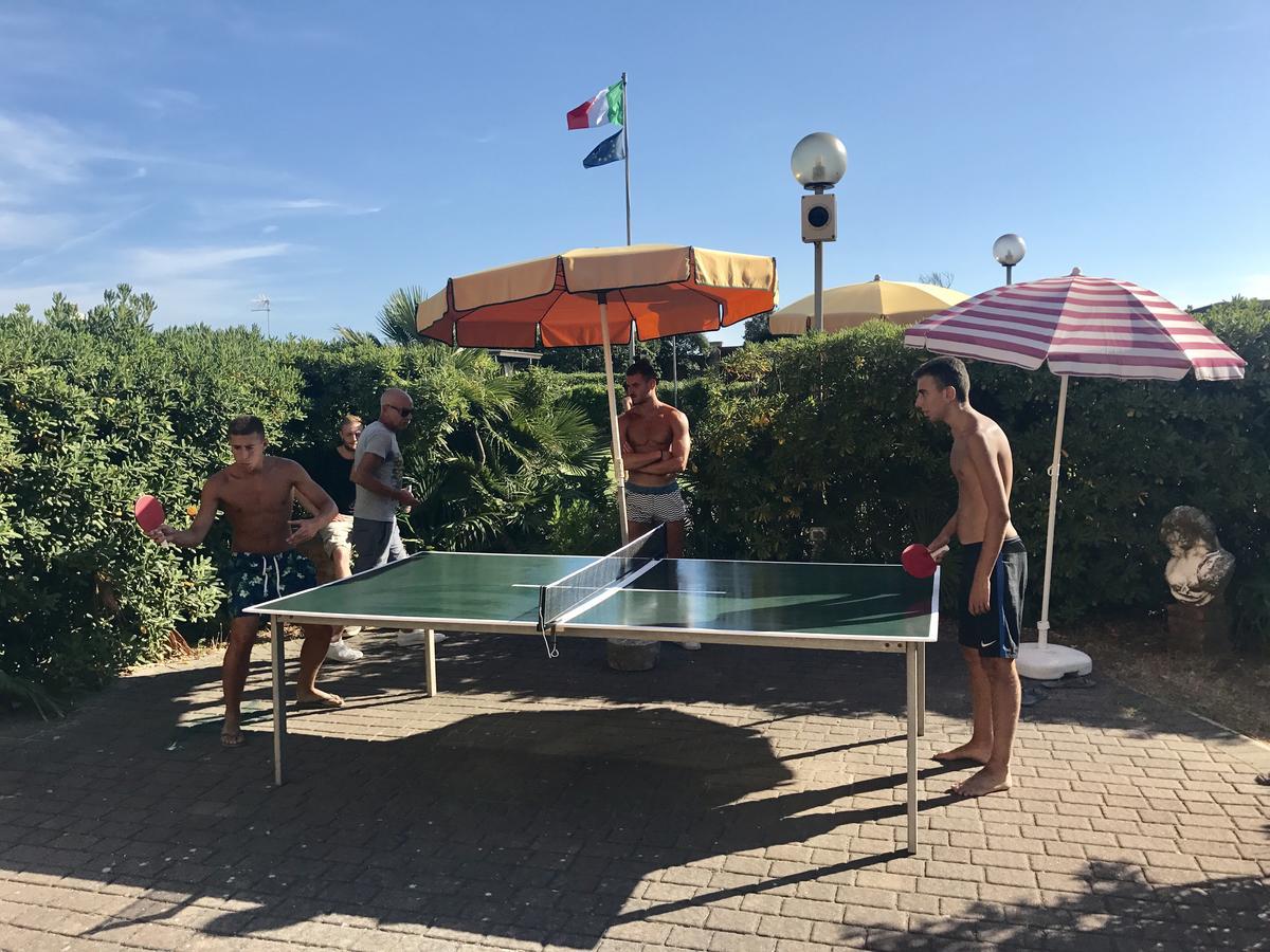 Ostello Apuano Marina Di Carrara Buitenkant foto